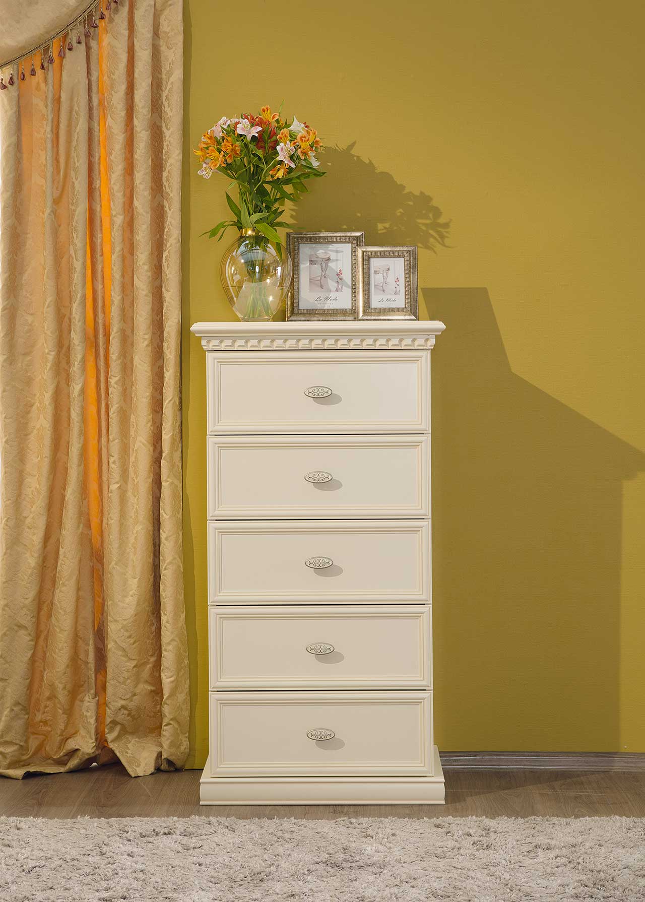 Franchesca avorio Bedroom