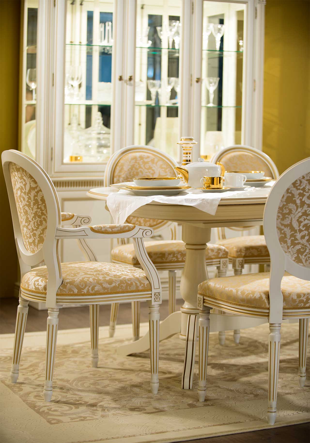 Florida Table and Luigi Chairs