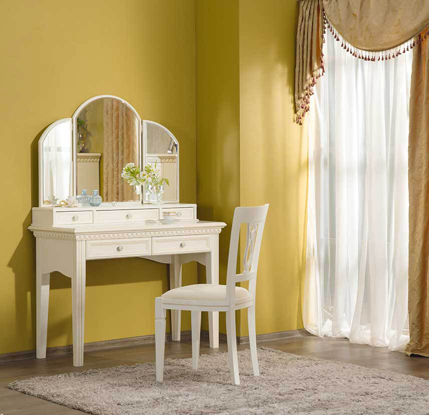 Veneto Table and Angela, Opera avorio Chairs 