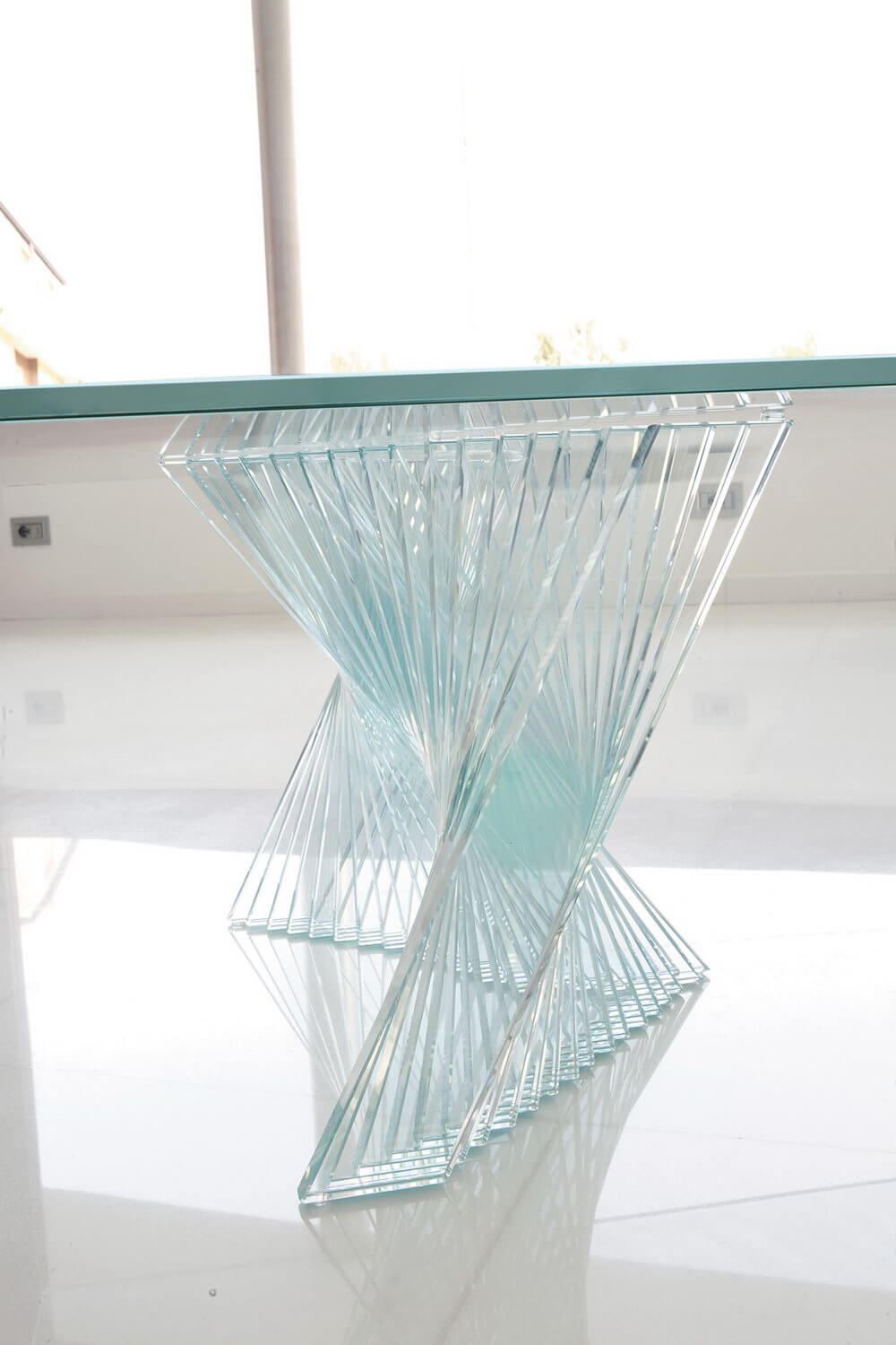 UNICO Factory, Tables and chairs. ZERO 4 Collection