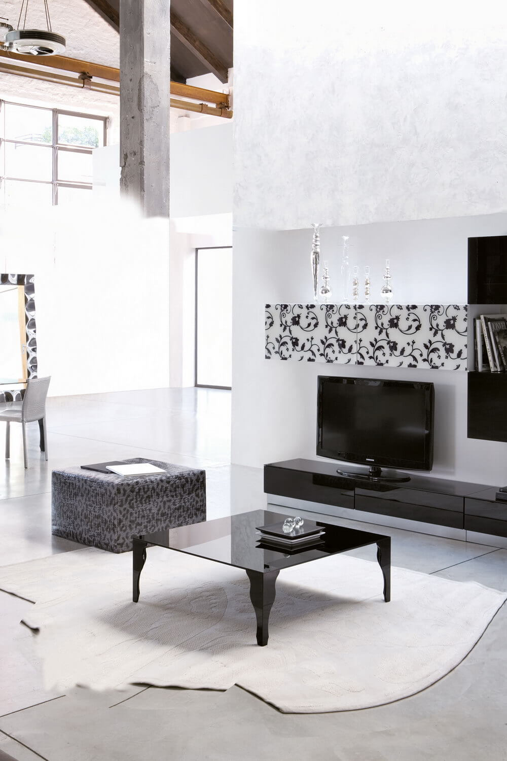 UNICO Factory, Tables and chairs. ZERO 4 Collection