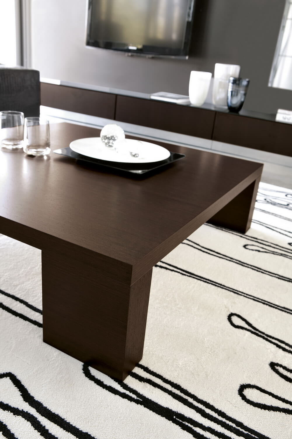 UNICO Factory, Tables and chairs. ZERO 4 Collection