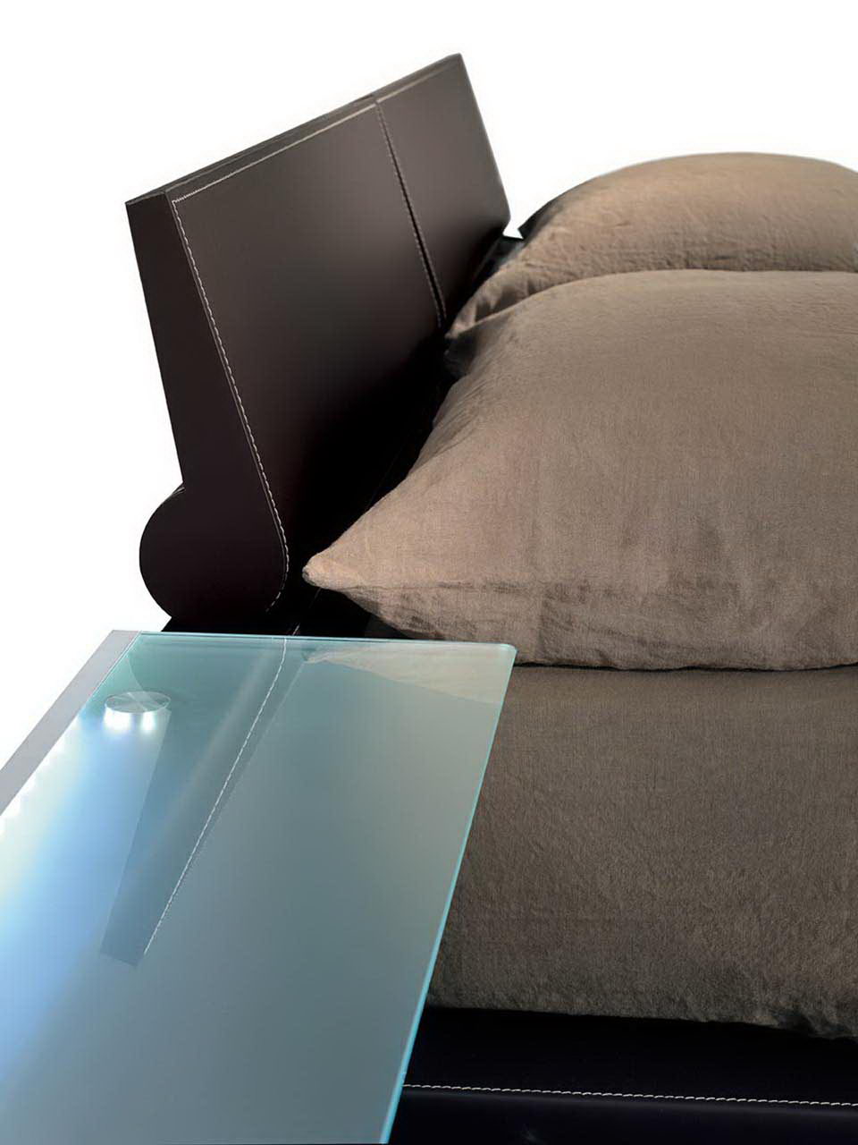 Meta Factory, Jojoba, Lord and Mirra Bed