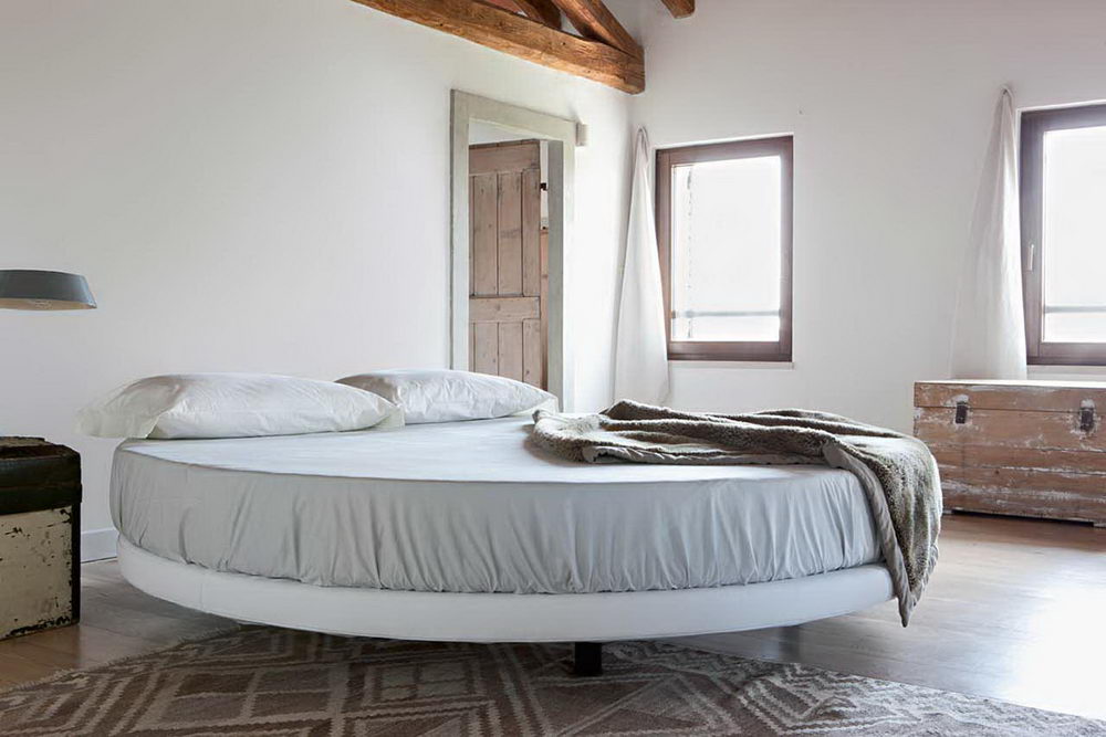 Meta Factory, Robin, Rondo and Sommier Bed