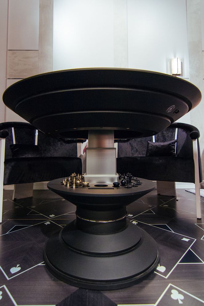 Vismara Factory, Tables and chairs 