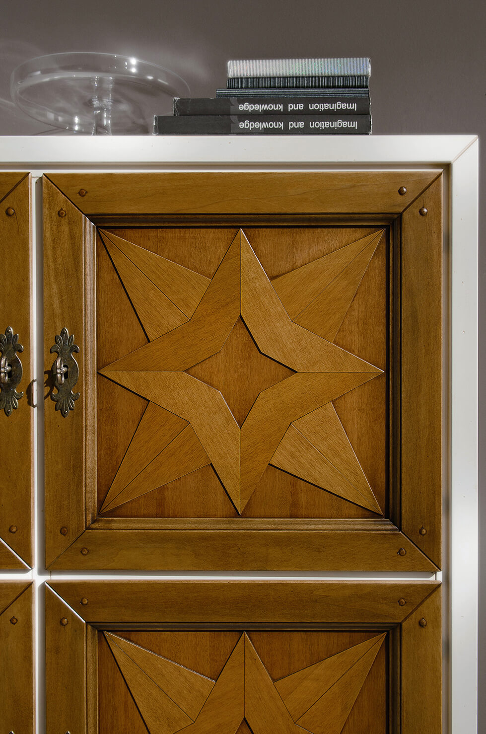 Фабрика Modenese Gastone, стінки