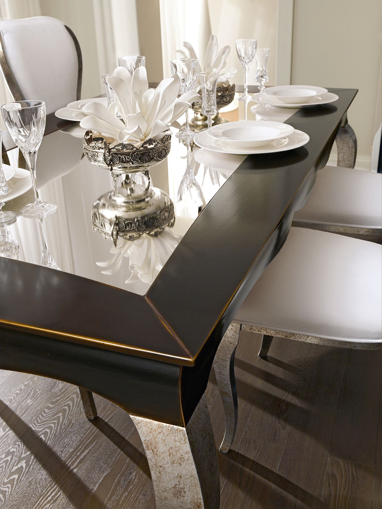 Modenese Gastone Factory, Tables and chairs 3