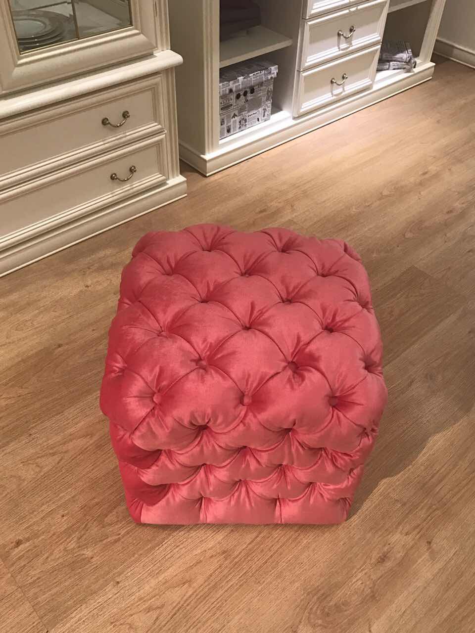 Bradbury pouf