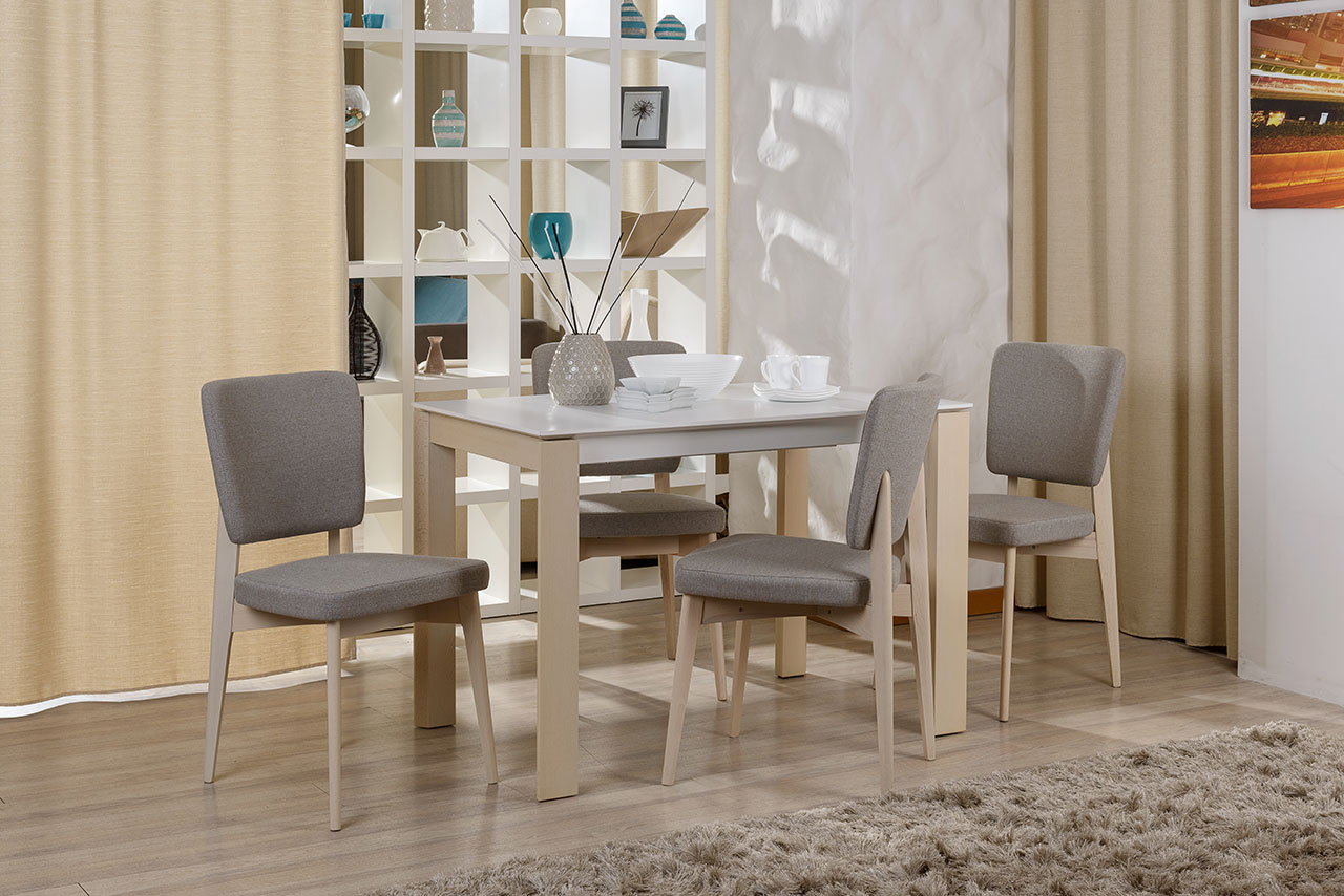 Eminence Table and Escudo Chairs 