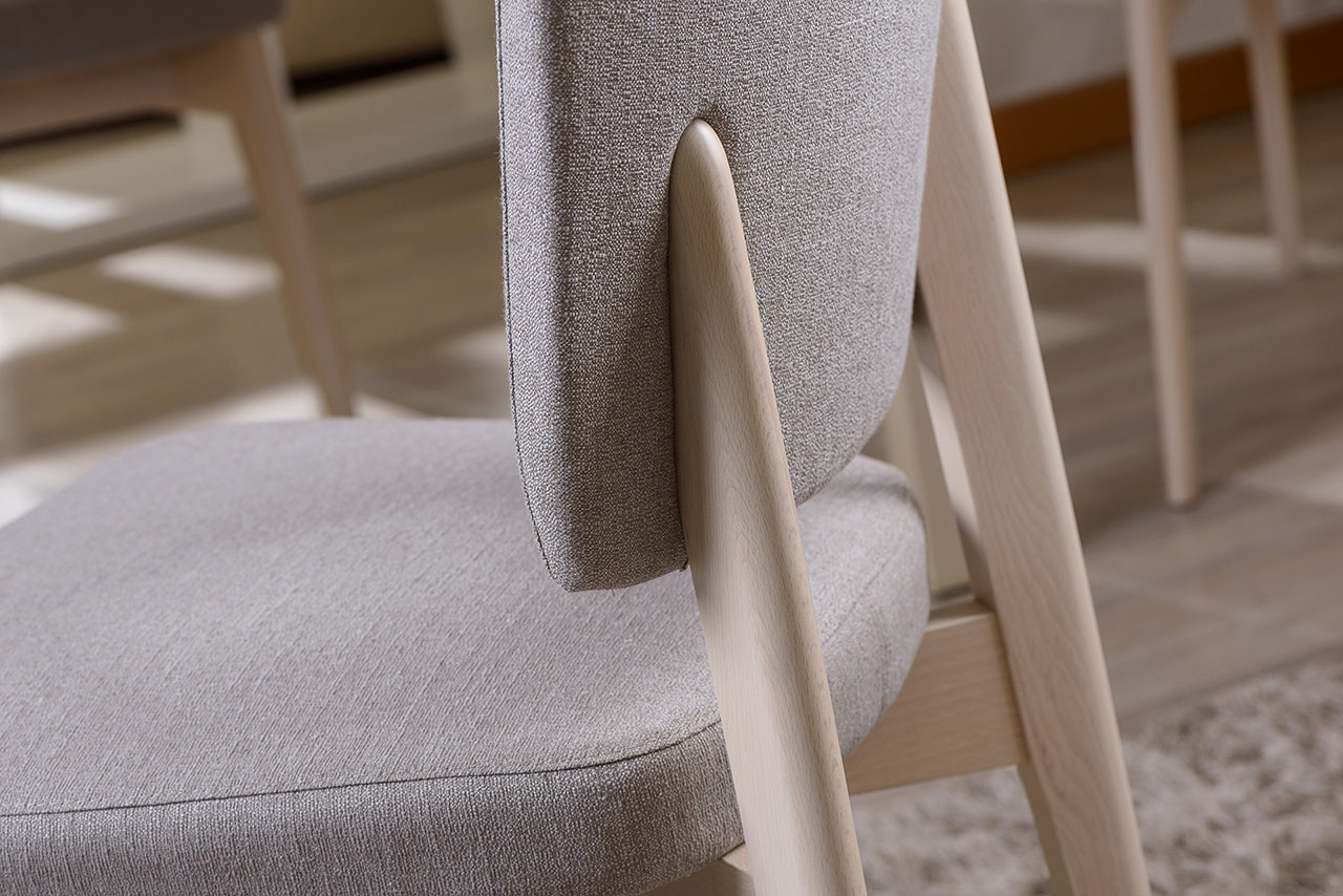 Eminence Table and Escudo Chairs 