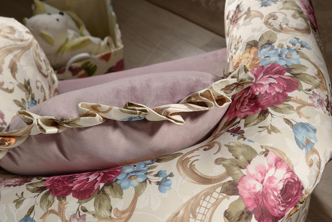 Provence Armchair and pouf 