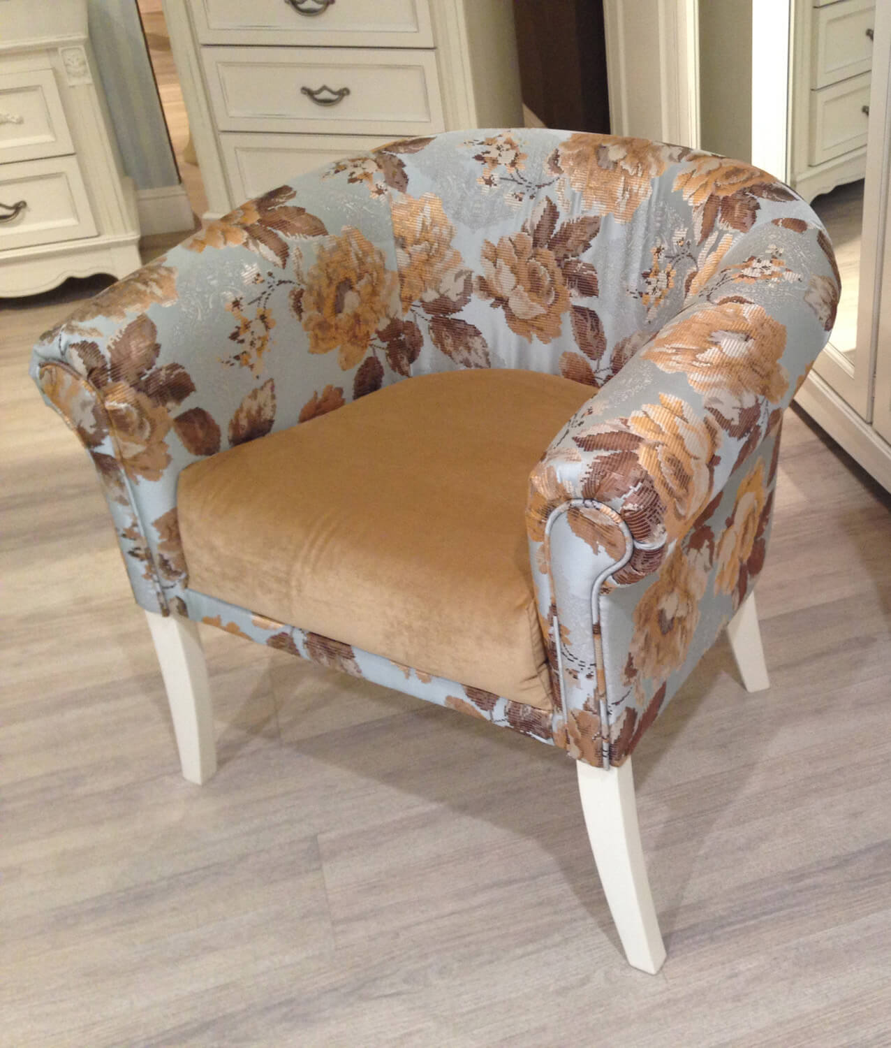 Provence Armchair and pouf 