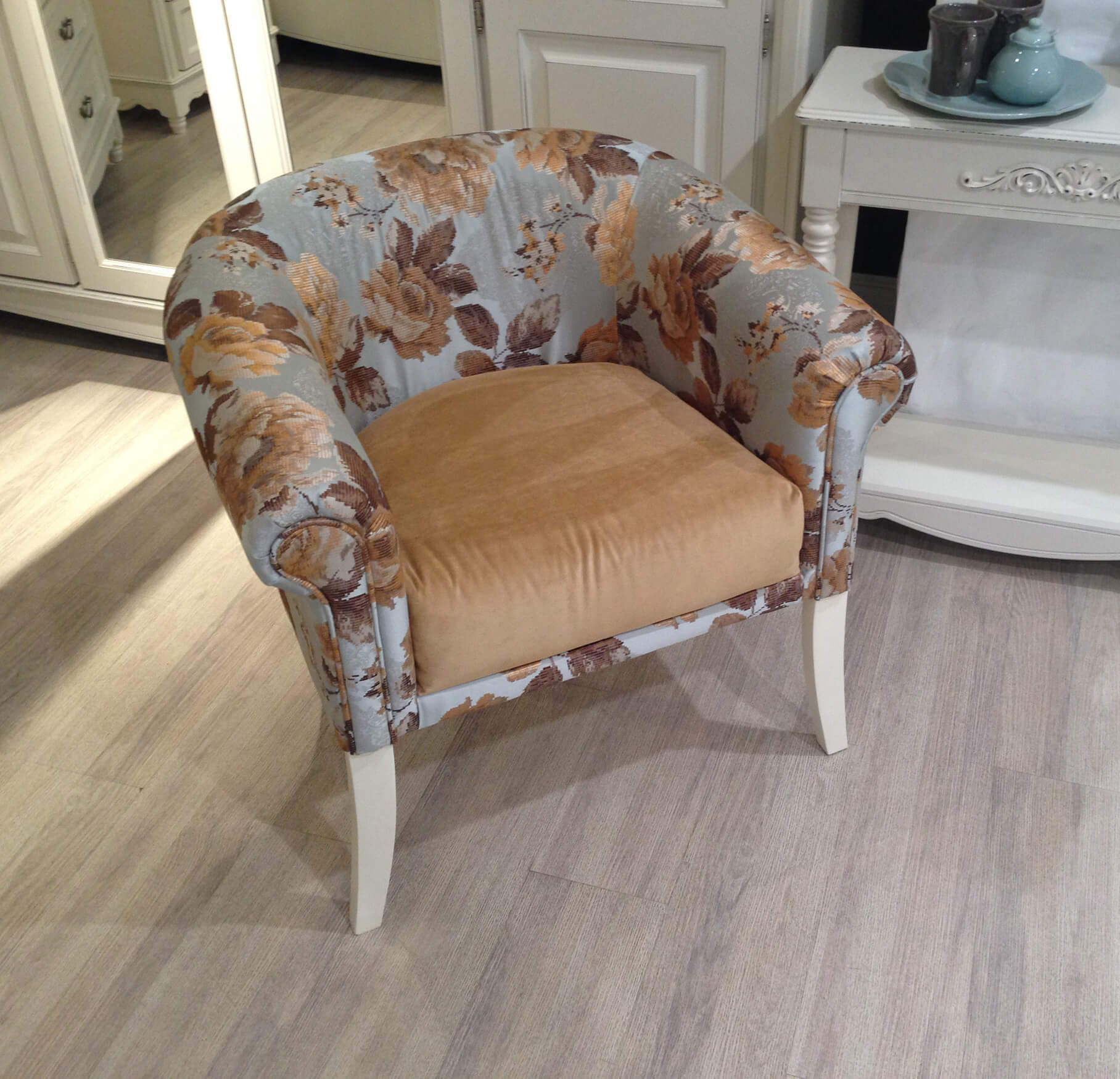 Provence Armchair and pouf 