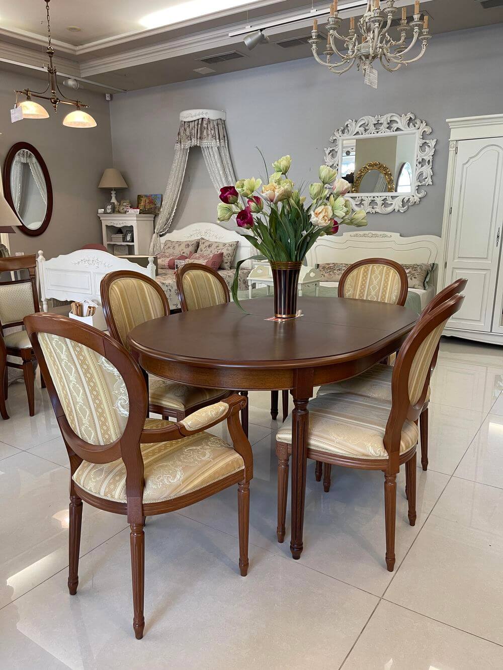 Комплект. Стіл, стільці, крісла Luigi -30%