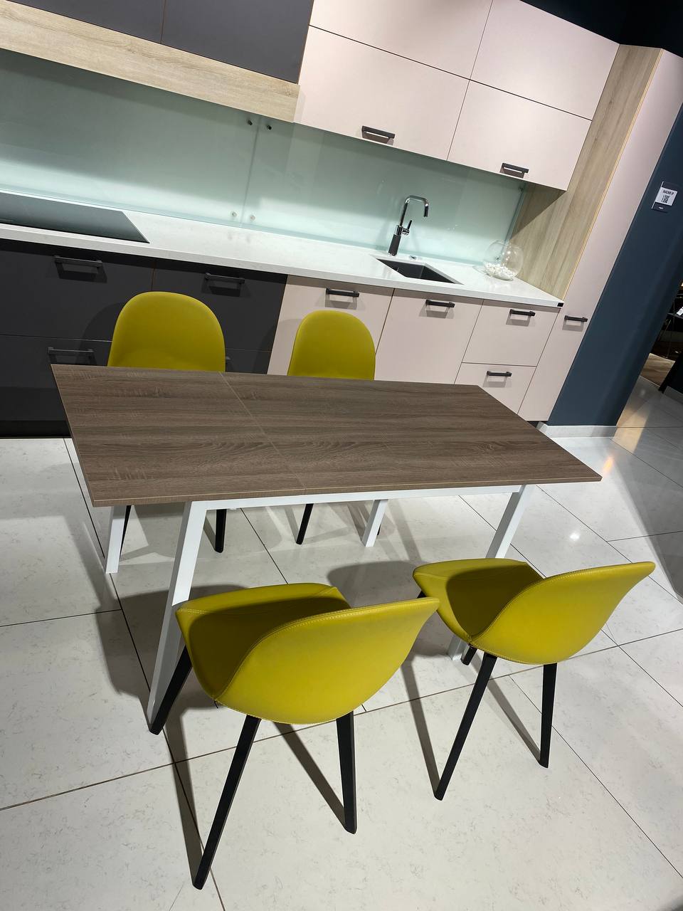 Стіл Plutone -20%