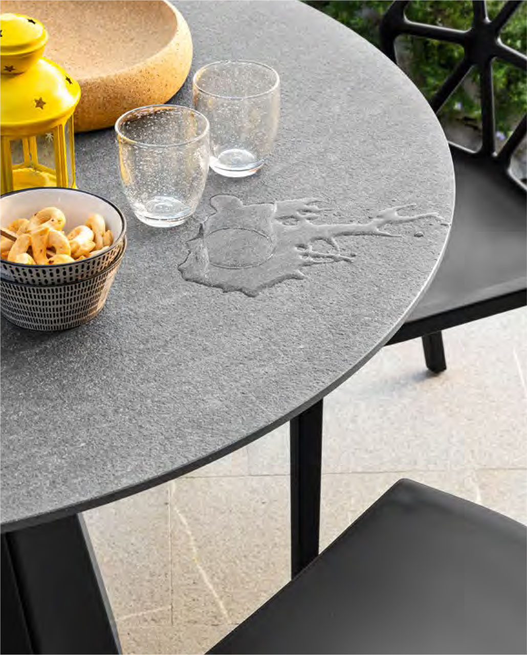 Connibia Factory, Dix Table