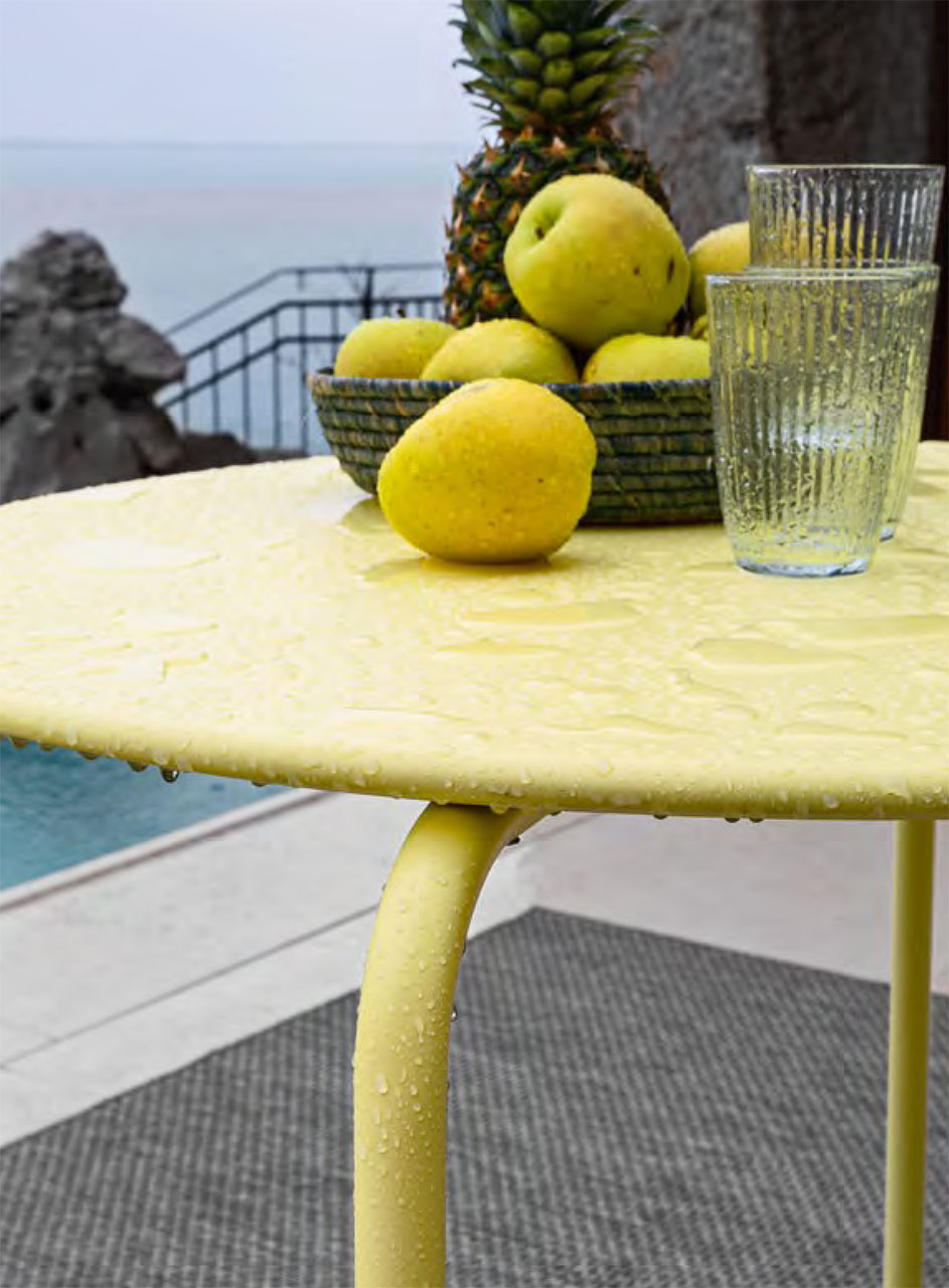 Easy tables and chairs