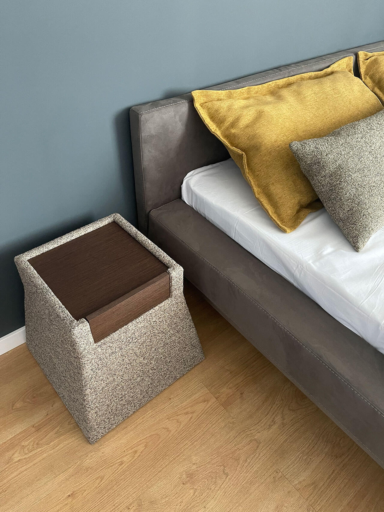 Ferral Bedside table