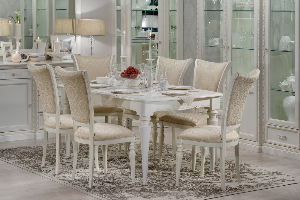 Venezia table and chairs