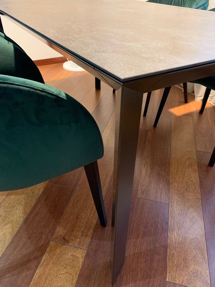 Pointhouse Factory, Tables