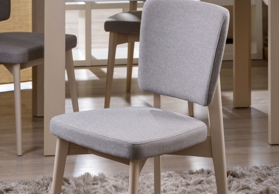 Eminence Table and Escudo Chairs 